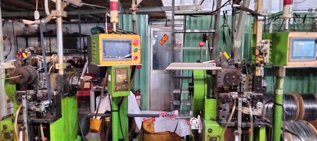 Máy chạy răng khóa kéo tự động có màn hình điều khiển tại xưởng Dương Long